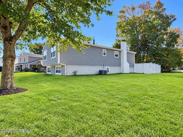 2 Hearth Court, Howell, NJ 07731