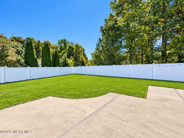 2 Hearth Court, Howell, NJ 07731