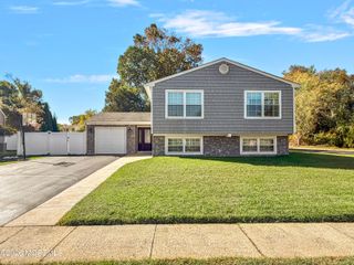 2 Hearth Court, Howell, NJ 07731