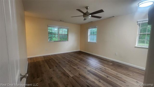 1864 Lone Pine Road, Bloomfield Hills, MI 48302