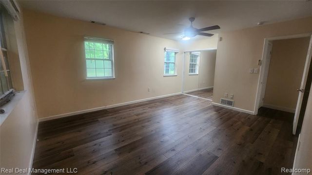 1864 Lone Pine Road, Bloomfield Hills, MI 48302