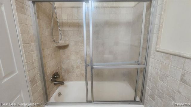 1864 Lone Pine Road, Bloomfield Hills, MI 48302