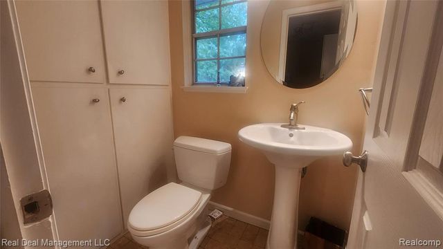 1864 Lone Pine Road, Bloomfield Hills, MI 48302