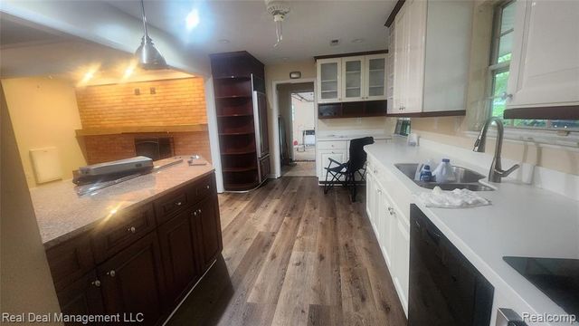 1864 Lone Pine Road, Bloomfield Hills, MI 48302