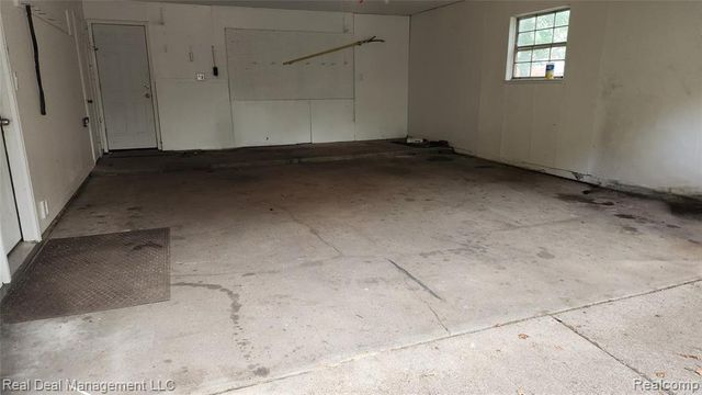 1864 Lone Pine Road, Bloomfield Hills, MI 48302
