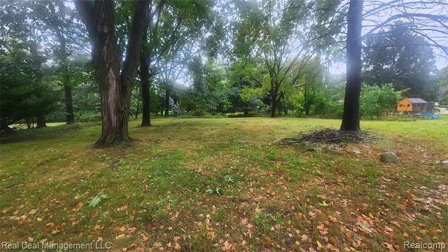 1864 Lone Pine Road, Bloomfield Hills, MI 48302