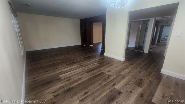 1864 Lone Pine Road, Bloomfield Hills, MI 48302