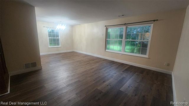 1864 Lone Pine Road, Bloomfield Hills, MI 48302