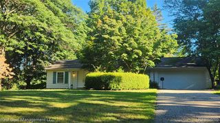 1864 Lone Pine Road, Bloomfield Hills, MI 48302