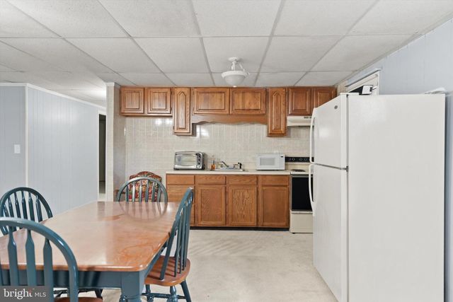 436 CASTLETON VIEW RD, Castleton, VA 22716