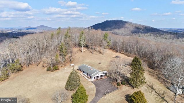 436 CASTLETON VIEW RD, Castleton, VA 22716