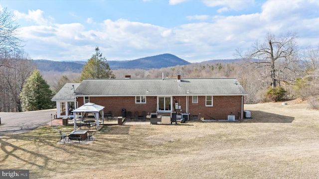 436 CASTLETON VIEW RD, Castleton, VA 22716