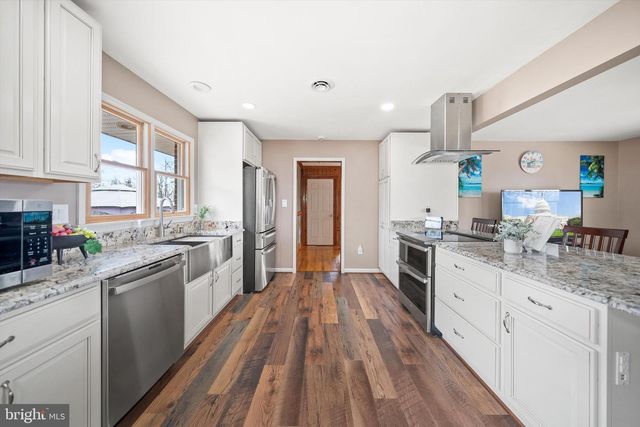 436 CASTLETON VIEW RD, Castleton, VA 22716