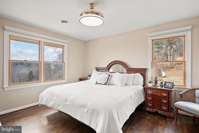 436 CASTLETON VIEW RD, Castleton, VA 22716