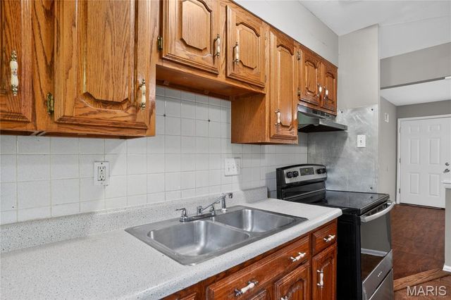 262 Coburg Drive, St Louis, MO 63137