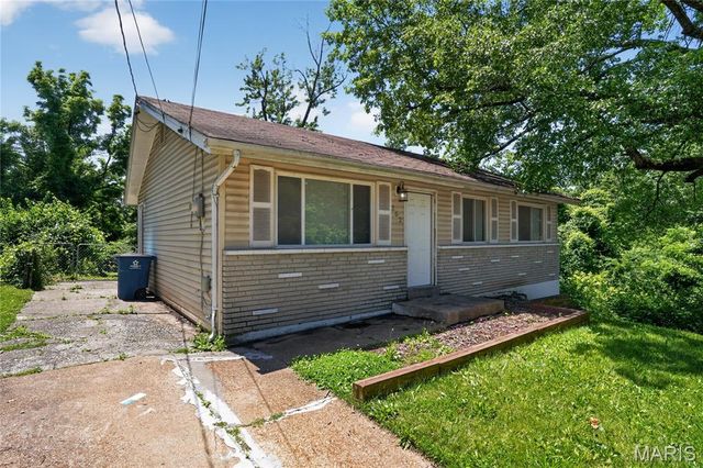 262 Coburg Drive, St Louis, MO 63137