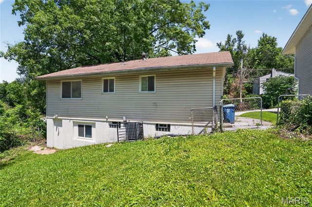 262 Coburg Drive, St Louis, MO 63137