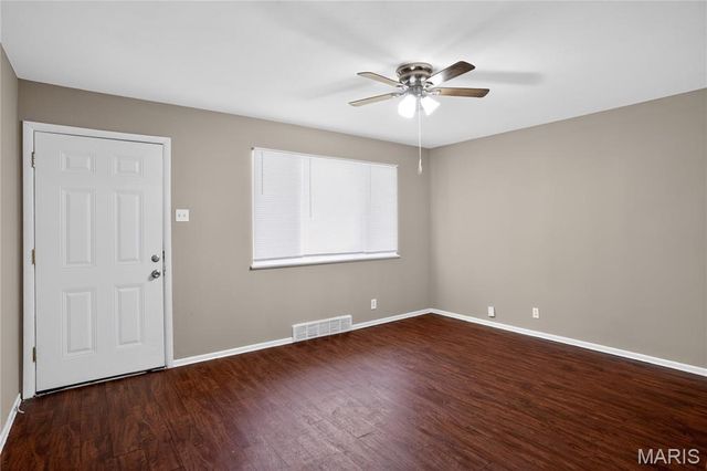 262 Coburg Drive, St Louis, MO 63137