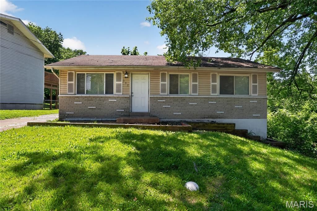 262 Coburg Drive, St Louis, MO 63137