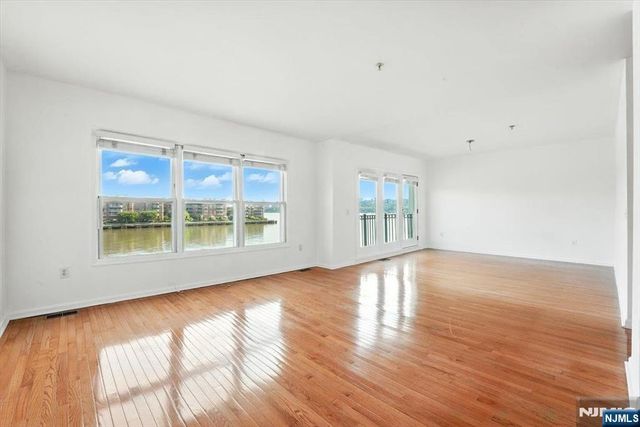 252 The Promenade 9-252, Edgewater, NJ 07020