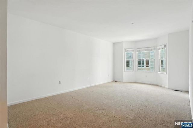 252 The Promenade 9-252, Edgewater, NJ 07020