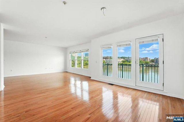 252 The Promenade 9-252, Edgewater, NJ 07020