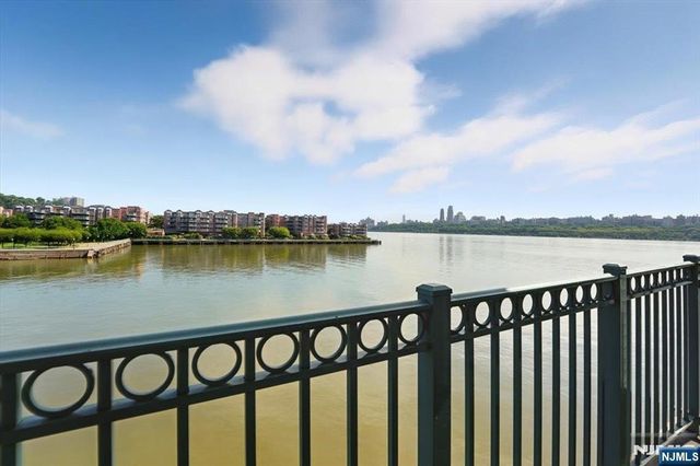 252 The Promenade 9-252, Edgewater, NJ 07020