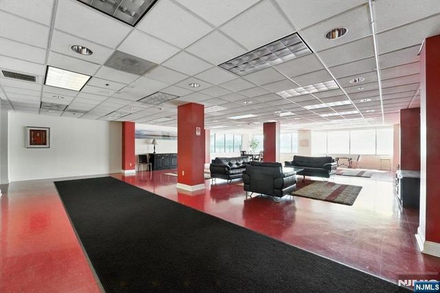 252 The Promenade 9-252, Edgewater, NJ 07020