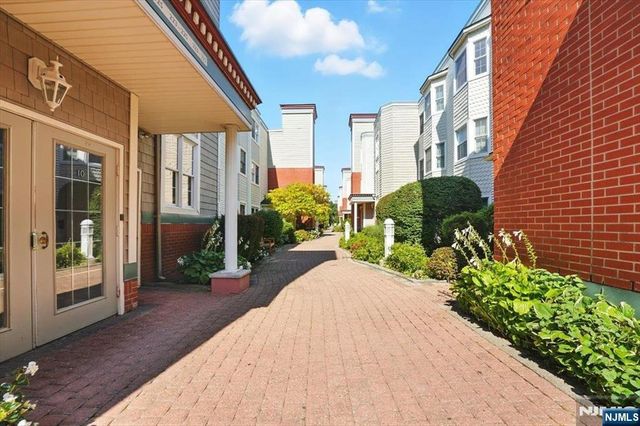 252 The Promenade 9-252, Edgewater, NJ 07020