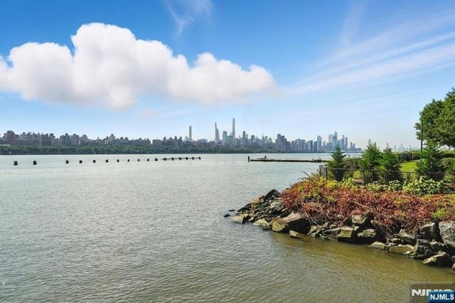 252 The Promenade 9-252, Edgewater, NJ 07020