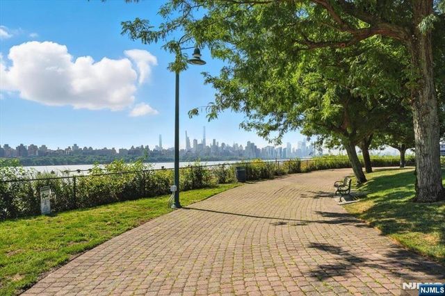252 The Promenade 9-252, Edgewater, NJ 07020