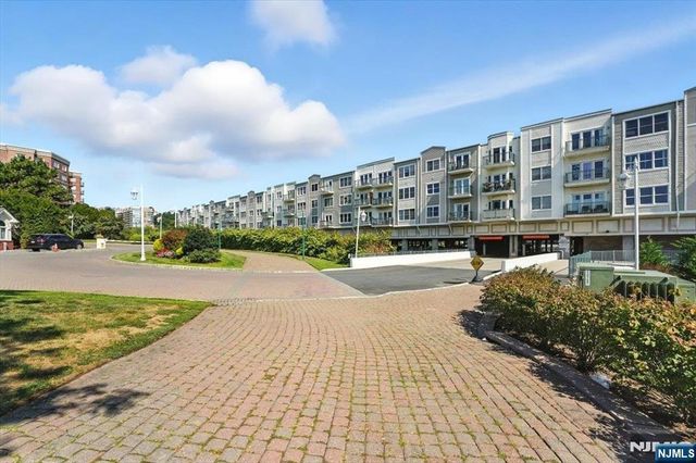 252 The Promenade 9-252, Edgewater, NJ 07020