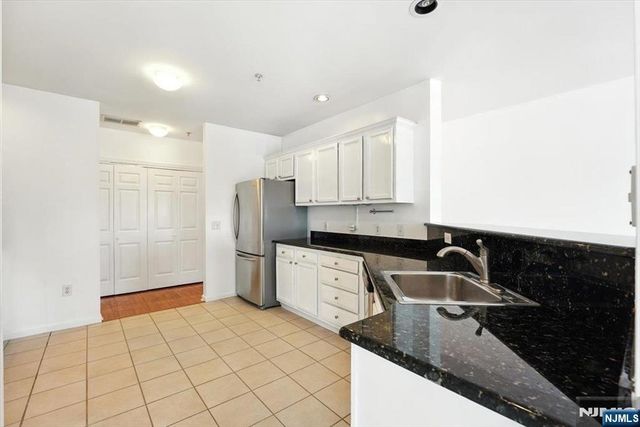 252 The Promenade 9-252, Edgewater, NJ 07020