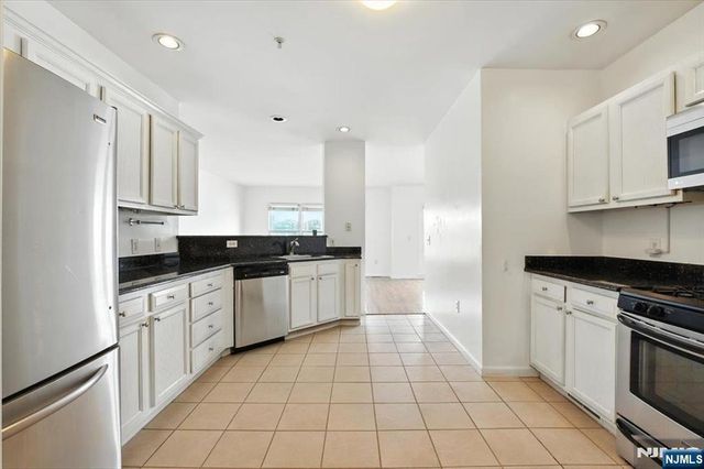 252 The Promenade 9-252, Edgewater, NJ 07020