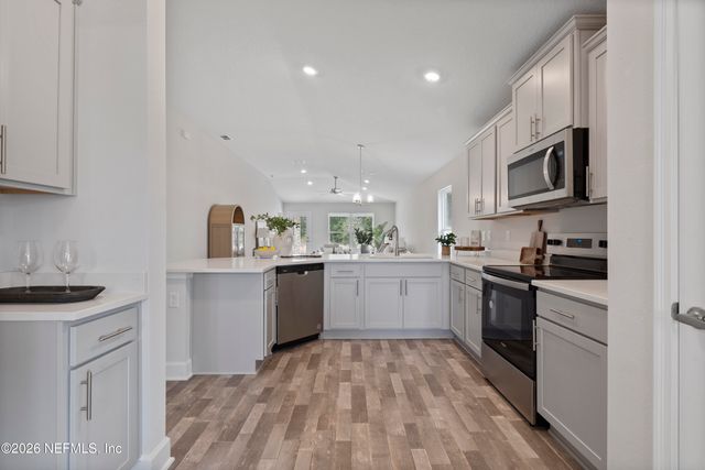 8303 HELMSLEY Boulevard, Jacksonville, FL 32219