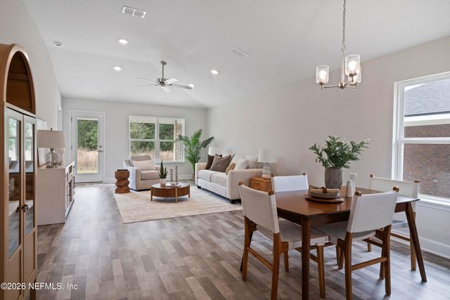 8303 HELMSLEY Boulevard, Jacksonville, FL 32219