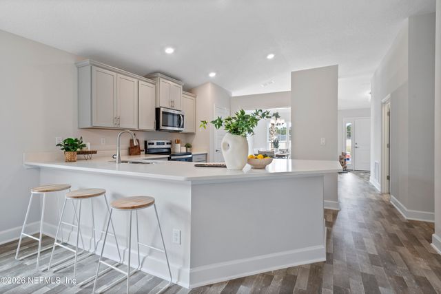 8303 HELMSLEY Boulevard, Jacksonville, FL 32219