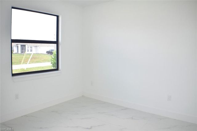 3813 25th ST SW, Lehigh Acres, FL 33976