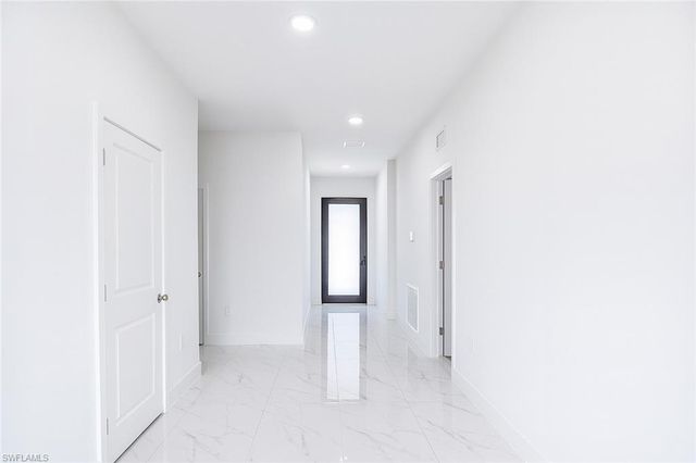 3813 25th ST SW, Lehigh Acres, FL 33976