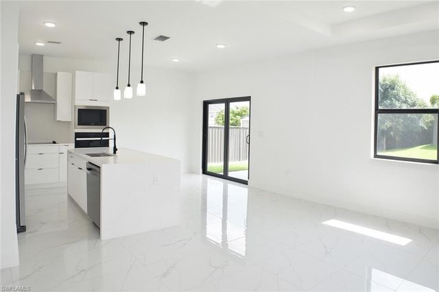 3813 25th ST SW, Lehigh Acres, FL 33976