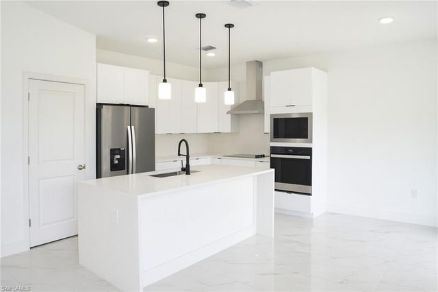 3813 25th ST SW, Lehigh Acres, FL 33976