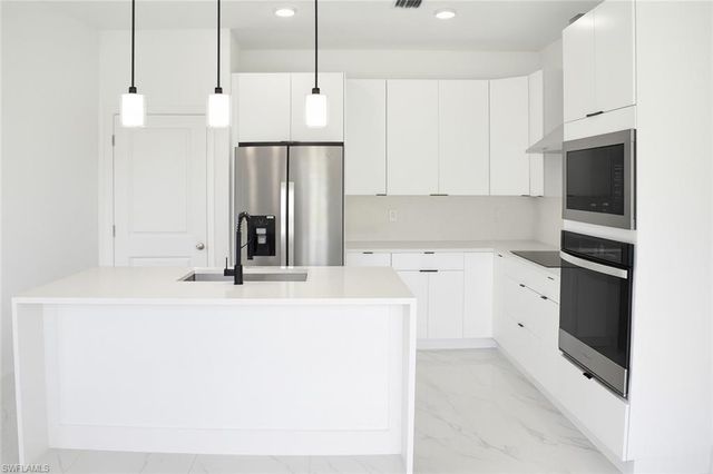 3813 25th ST SW, Lehigh Acres, FL 33976