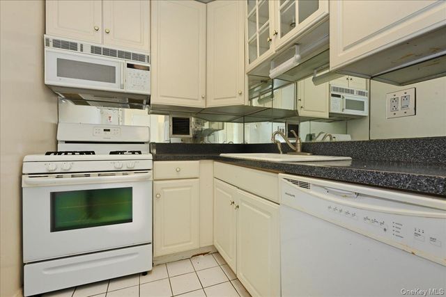 175-20 Wexford Terrace 14U, Jamaica Estates, NY 11432