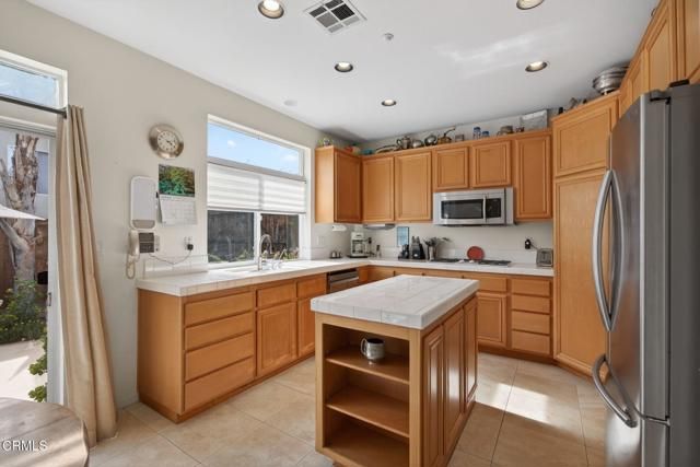 641 Saratoga Avenue, Ventura, CA 93003