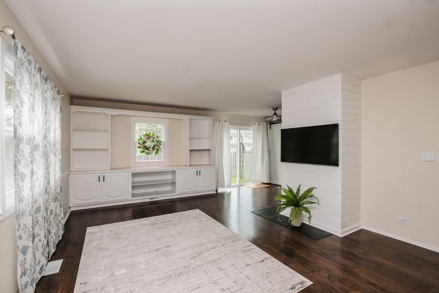 837 Carnaby Court, Schaumburg, IL 60194