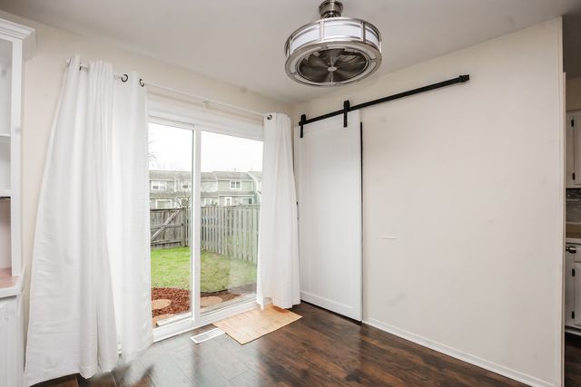 837 Carnaby Court, Schaumburg, IL 60194