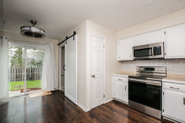 837 Carnaby Court, Schaumburg, IL 60194