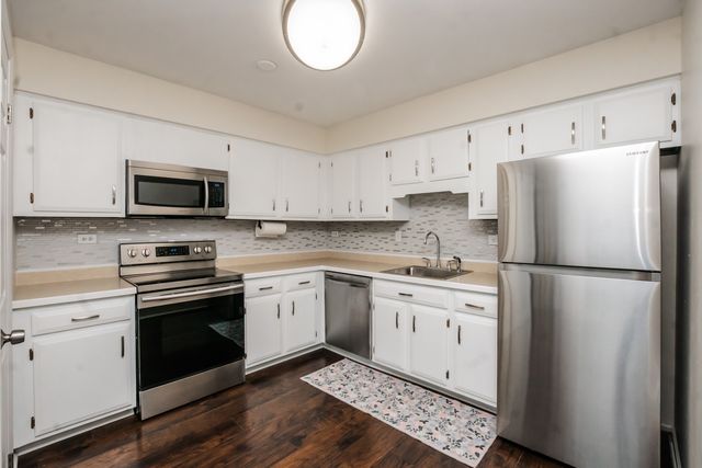 837 Carnaby Court, Schaumburg, IL 60194