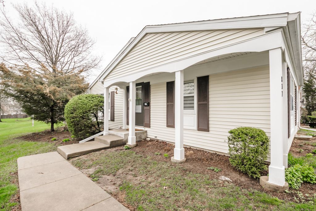 837 Carnaby Court, Schaumburg, IL 60194