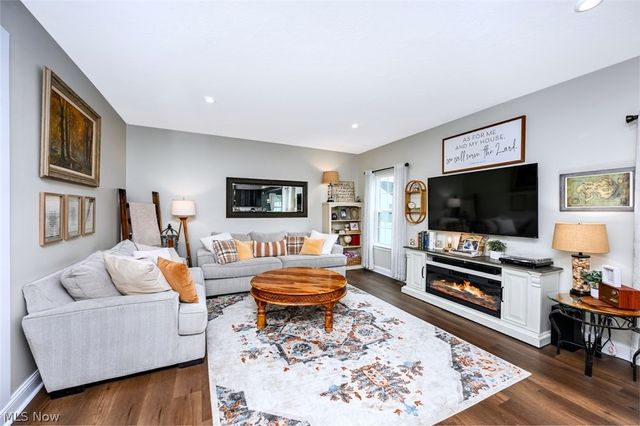 3021 Stonehurst Road, Uniontown, OH 44685